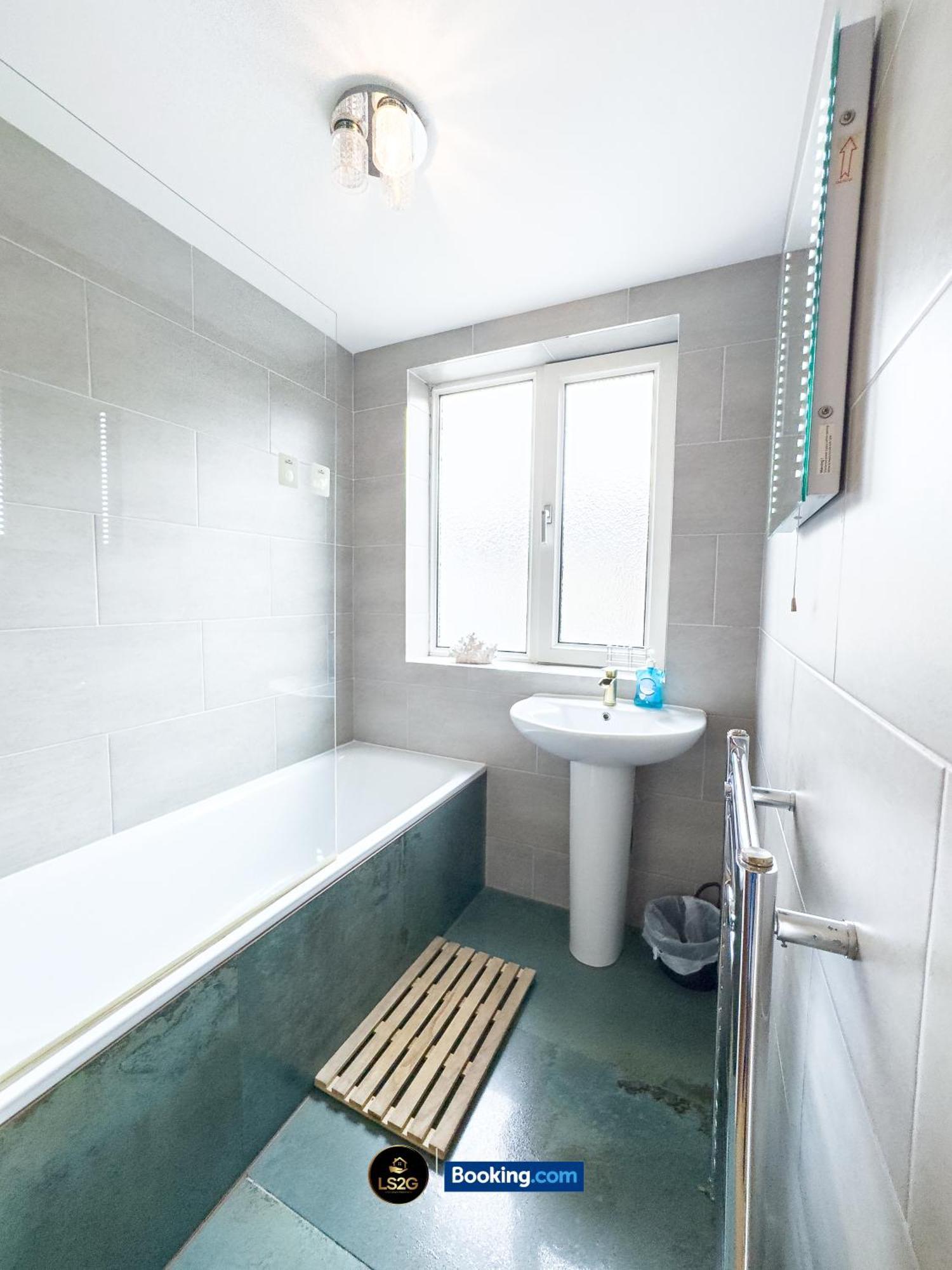 Stunning House By Ls2G Short Lets & Serviced Accommodation Greater London With Free Wifi Экстерьер фото